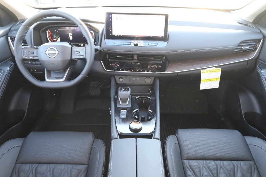 Nissan Rogue Vehicle Image 26