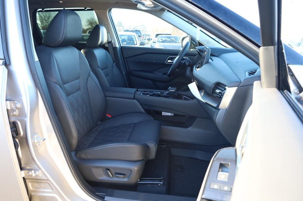 Nissan Rogue Vehicle Image 29