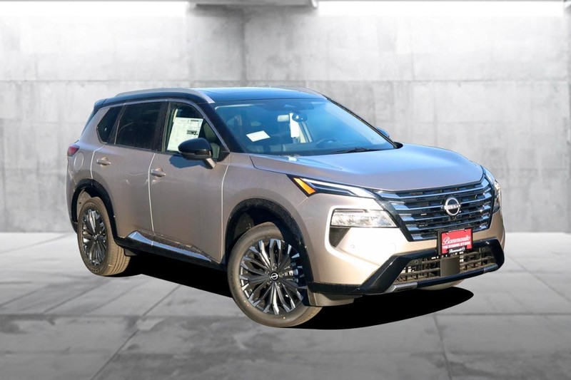 Nissan Rogue Vehicle Image 02