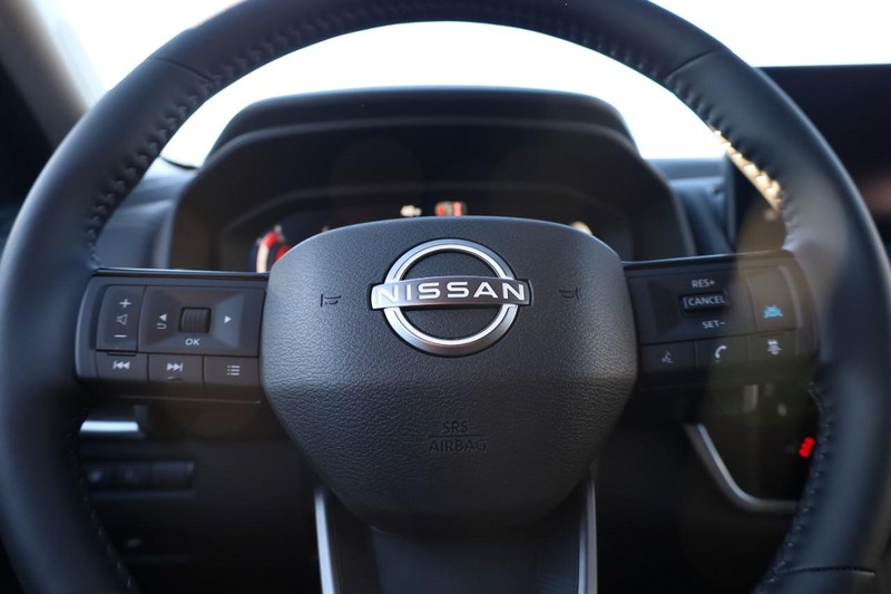 Nissan Rogue Vehicle Image 11