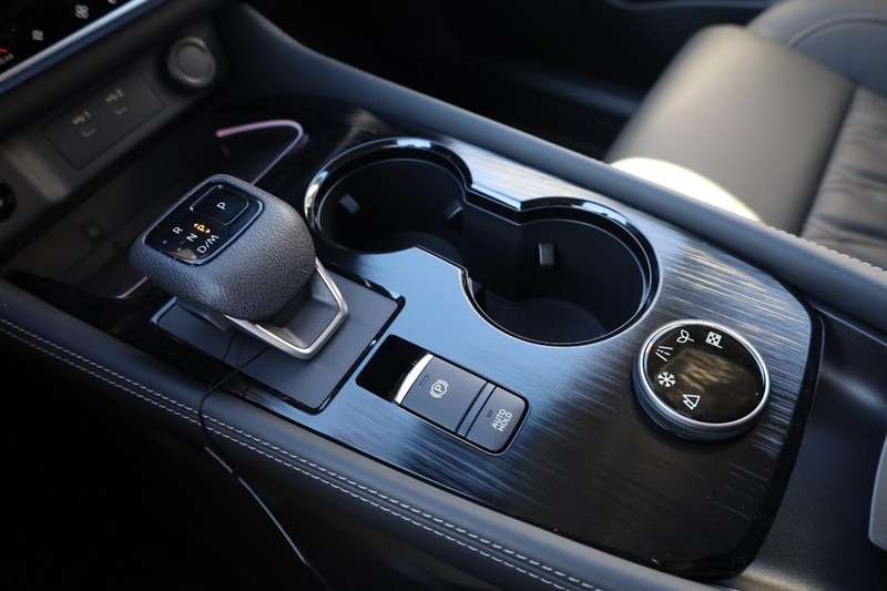 Nissan Rogue Vehicle Image 18