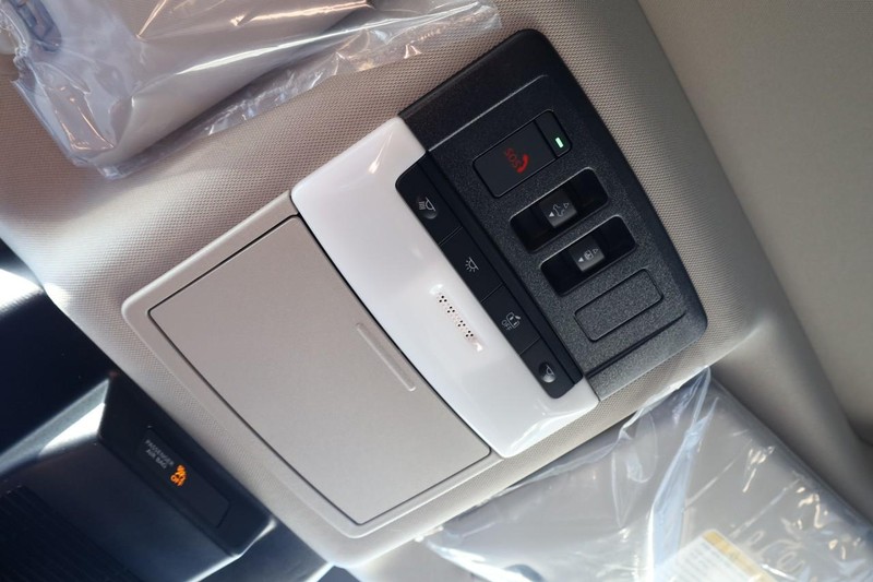 Nissan Rogue Vehicle Image 19