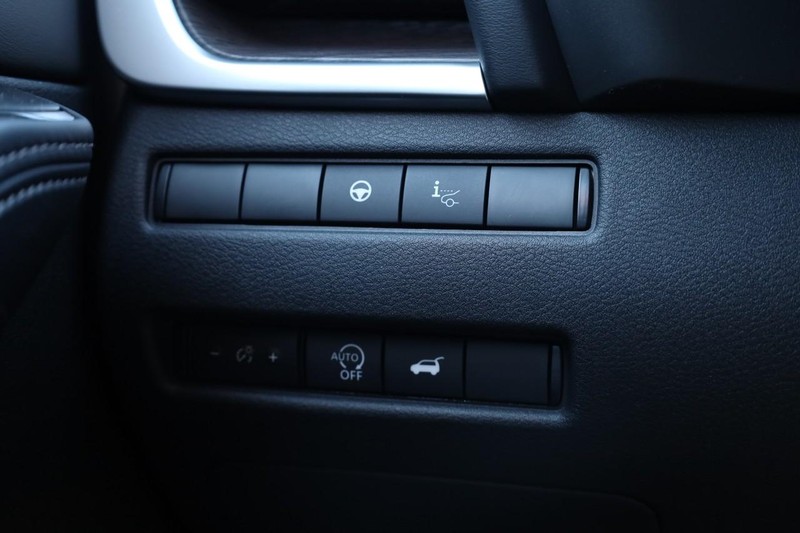 Nissan Rogue Vehicle Image 21