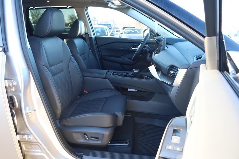 Nissan Rogue Vehicle Image 29