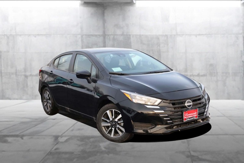 Nissan Versa Vehicle Image 02