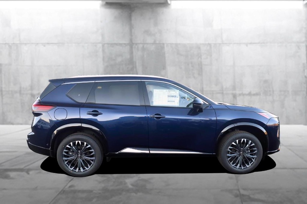 Nissan Rogue Vehicle Image 05