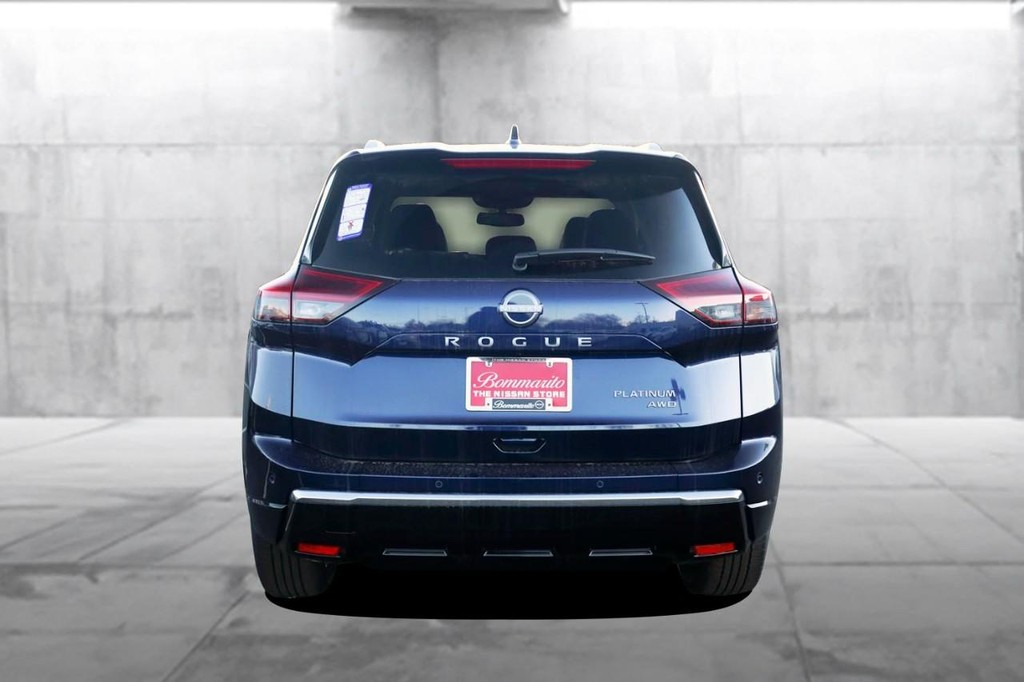 Nissan Rogue Vehicle Image 06
