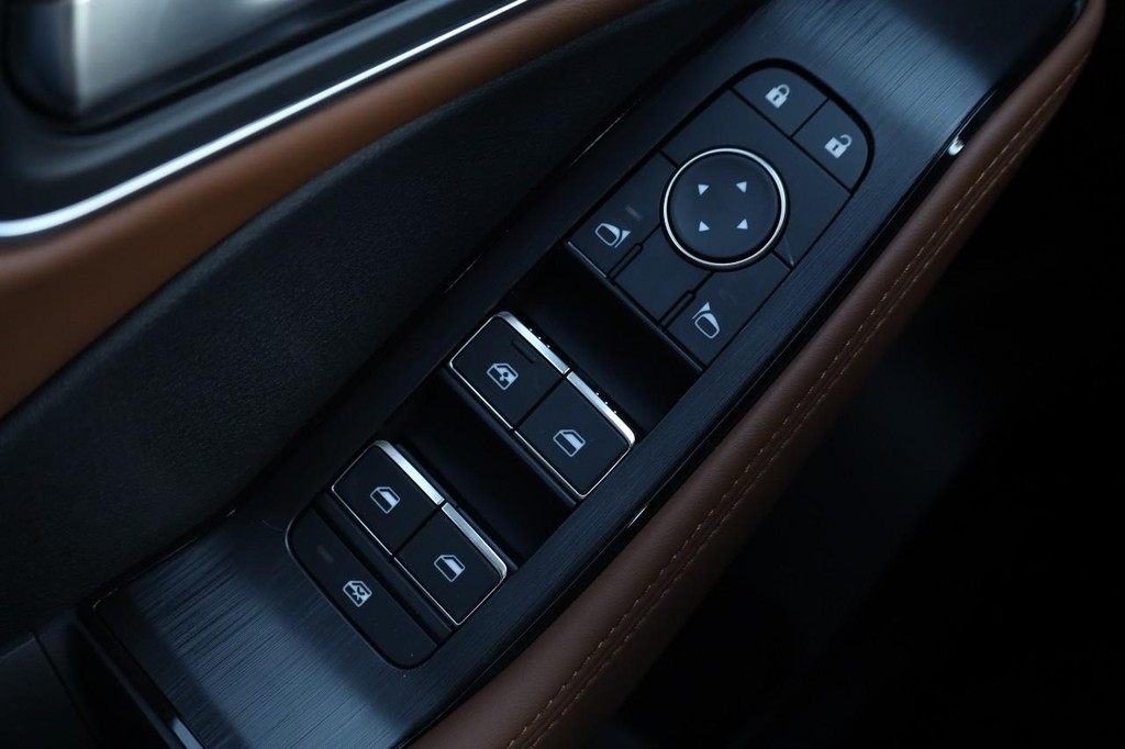 Nissan Rogue Vehicle Image 20