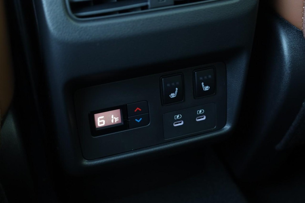 Nissan Rogue Vehicle Image 26