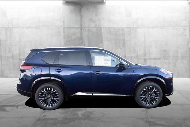 Nissan Rogue Vehicle Image 05