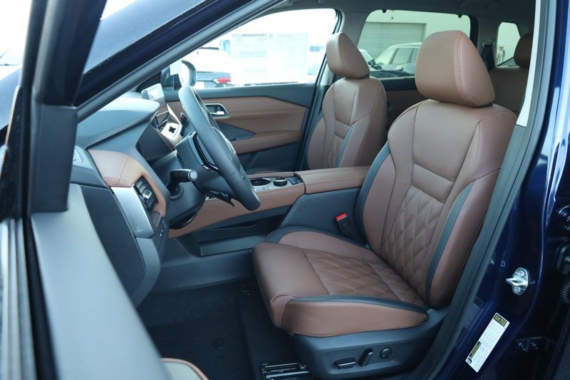 Nissan Rogue Vehicle Image 10