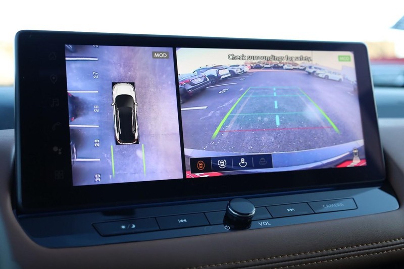 Nissan Rogue Vehicle Image 15