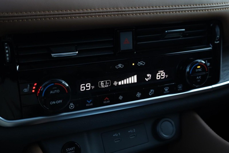 Nissan Rogue Vehicle Image 16