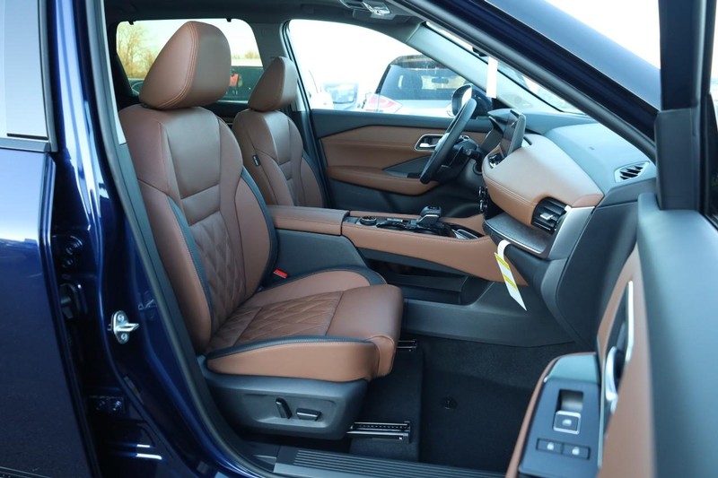 Nissan Rogue Vehicle Image 29