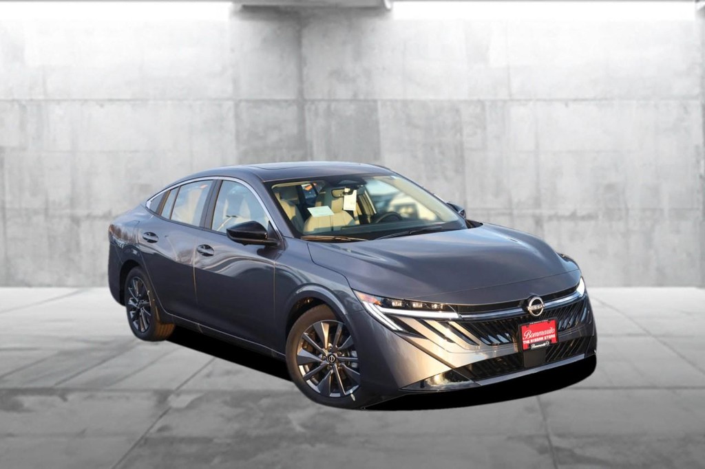 Nissan Sentra Vehicle Image 02