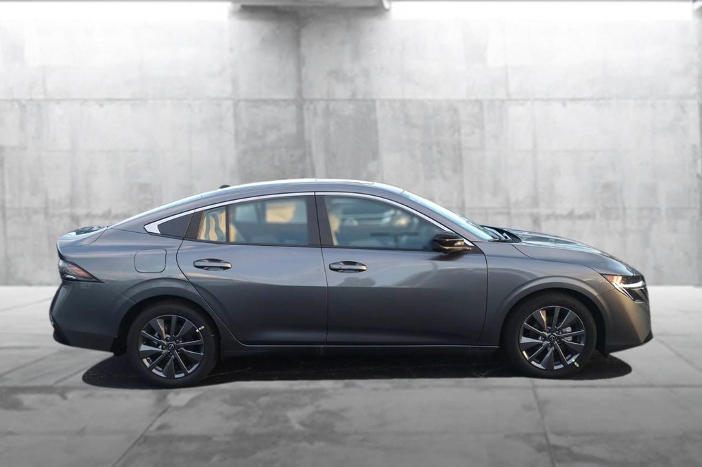 Nissan Sentra Vehicle Image 05