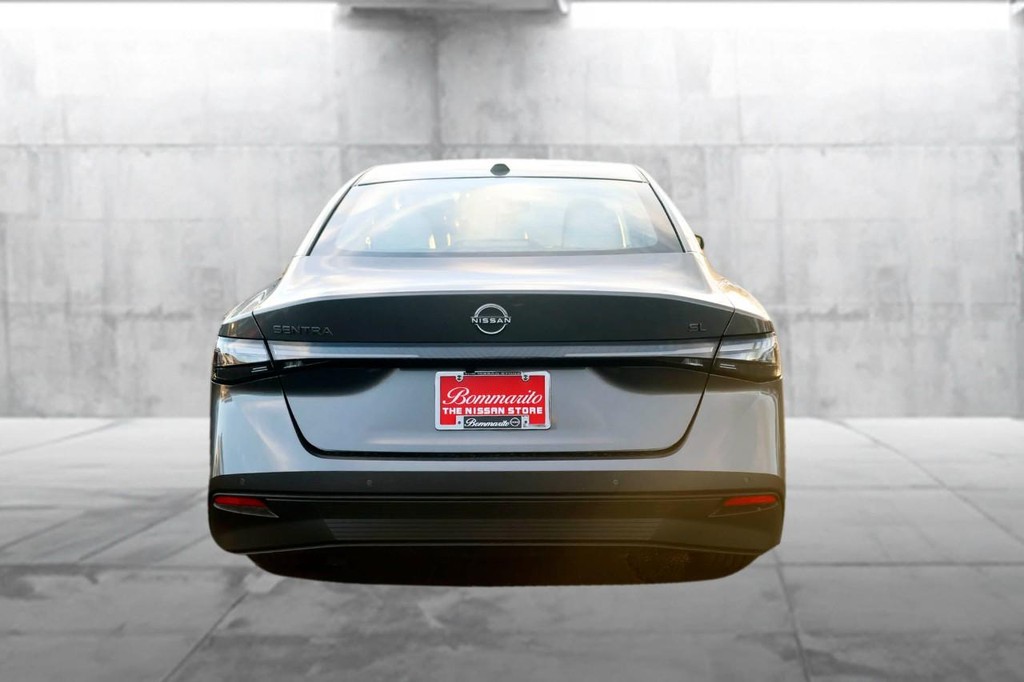 Nissan Sentra Vehicle Image 06