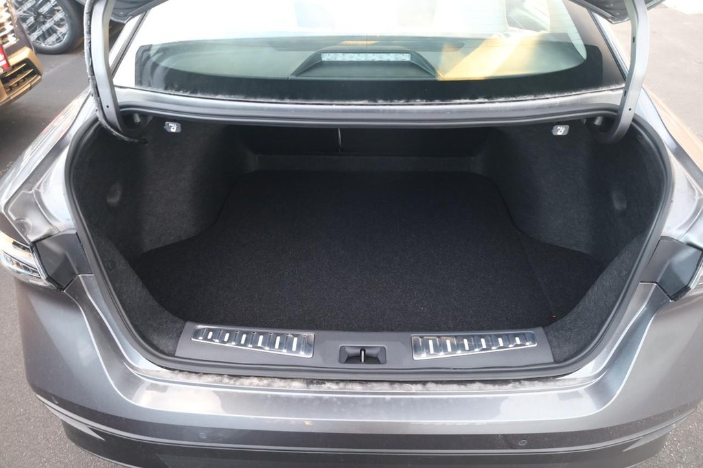 Nissan Sentra Vehicle Image 07