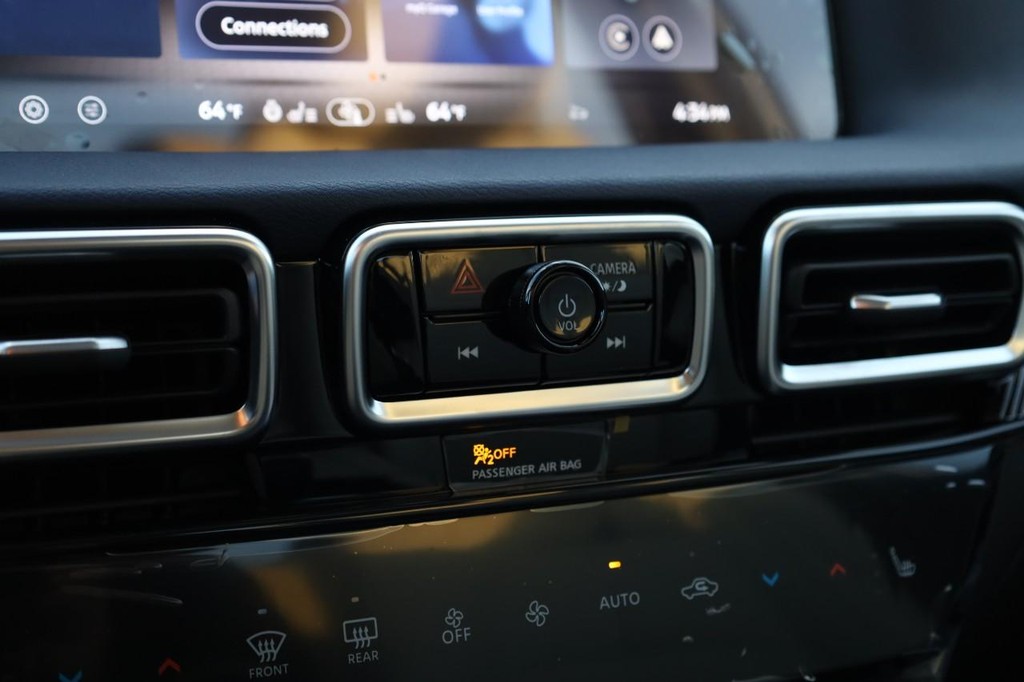 Nissan Sentra Vehicle Image 14