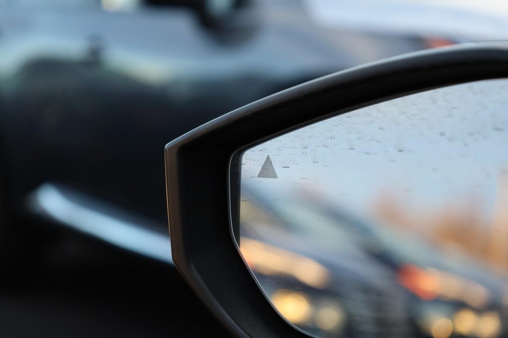 Nissan Sentra Vehicle Image 21