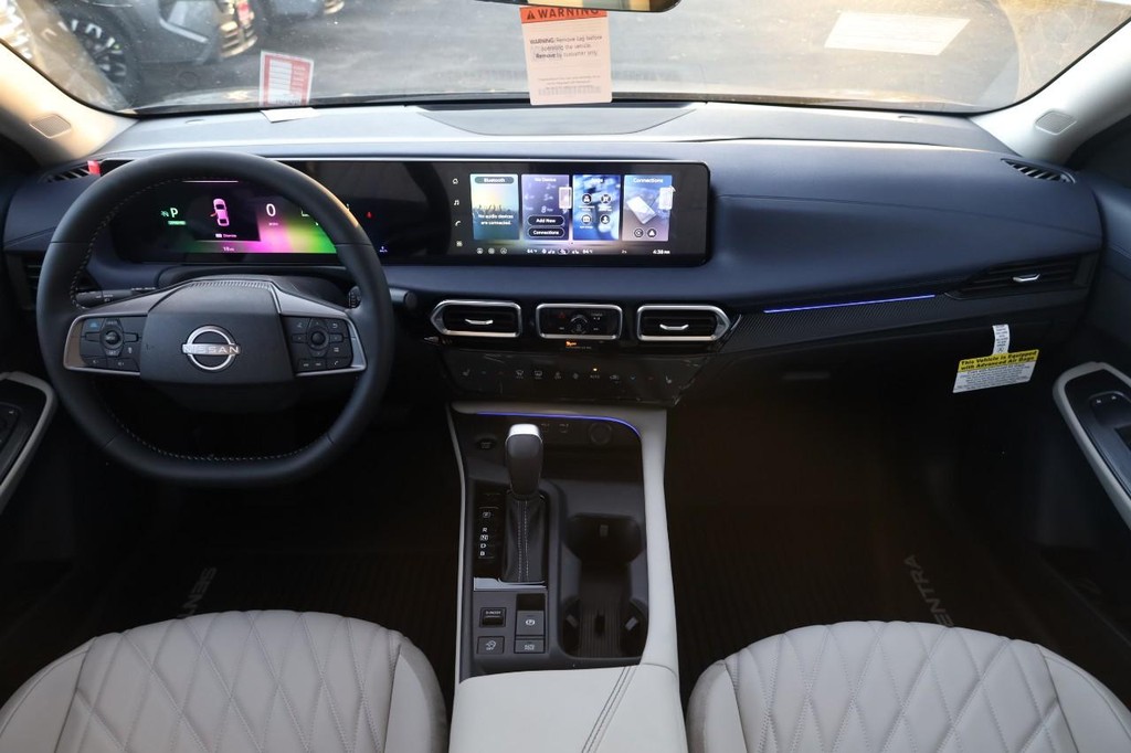 Nissan Sentra Vehicle Image 24