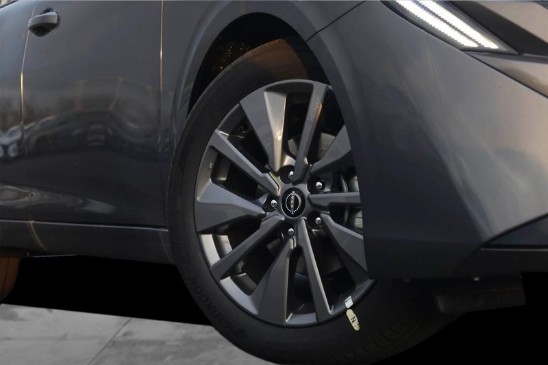 Nissan Sentra Vehicle Image 03