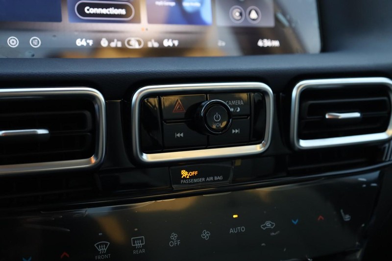 Nissan Sentra Vehicle Image 14