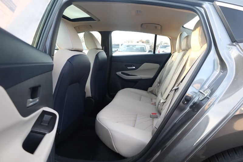 Nissan Sentra Vehicle Image 22