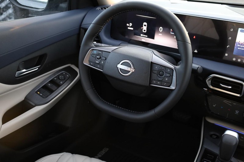 Nissan Sentra Vehicle Image 25