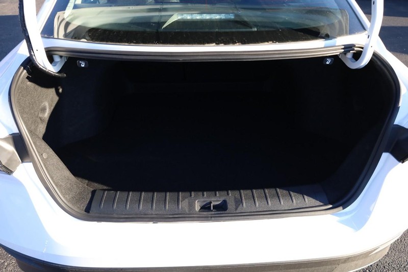 Nissan Sentra Vehicle Image 07