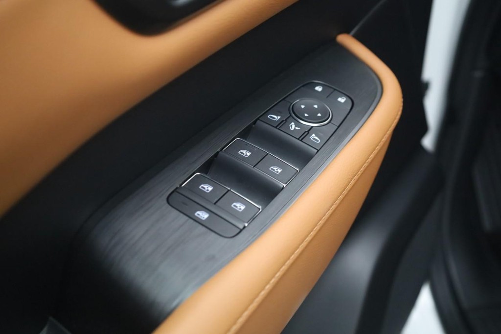 Nissan Armada Vehicle Image 11