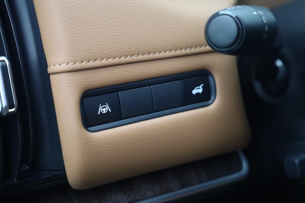 Nissan Armada Vehicle Image 13