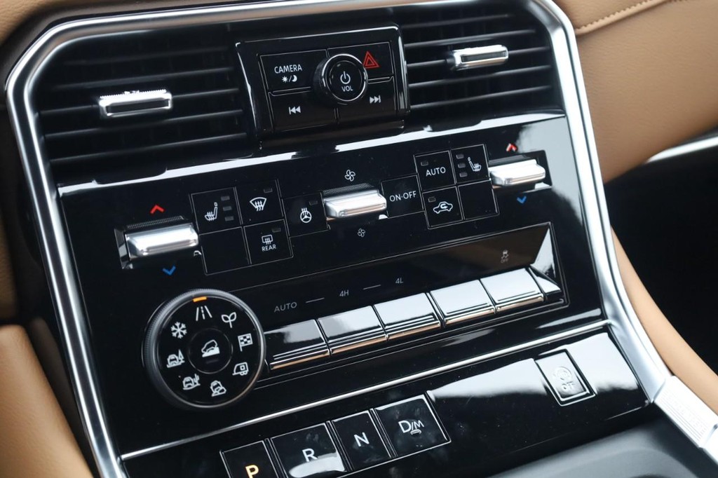 Nissan Armada Vehicle Image 16