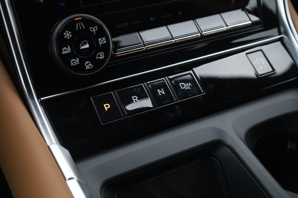 Nissan Armada Vehicle Image 17