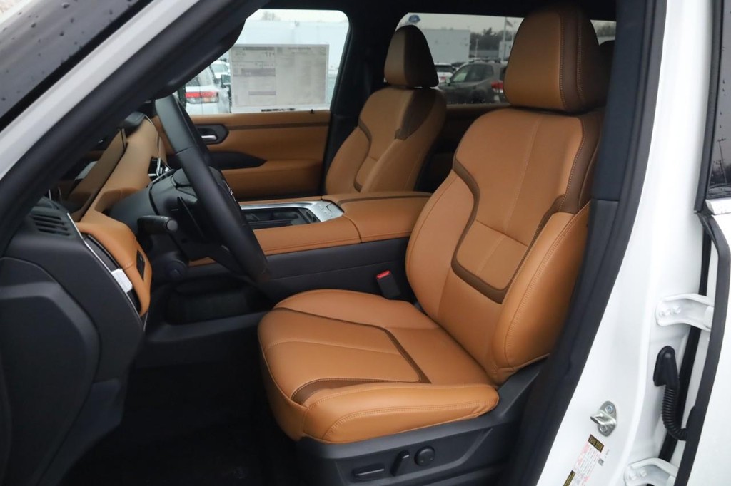 Nissan Armada Vehicle Image 18