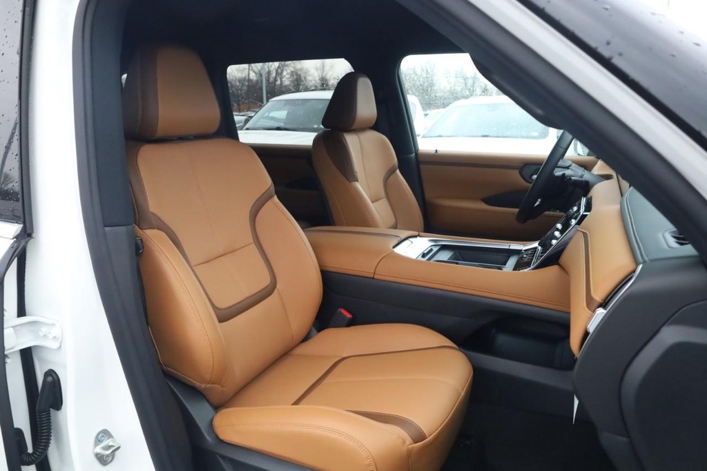 Nissan Armada Vehicle Image 19