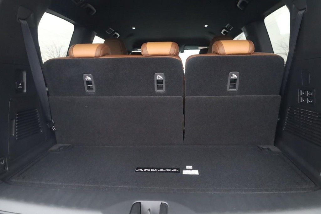 Nissan Armada Vehicle Image 21