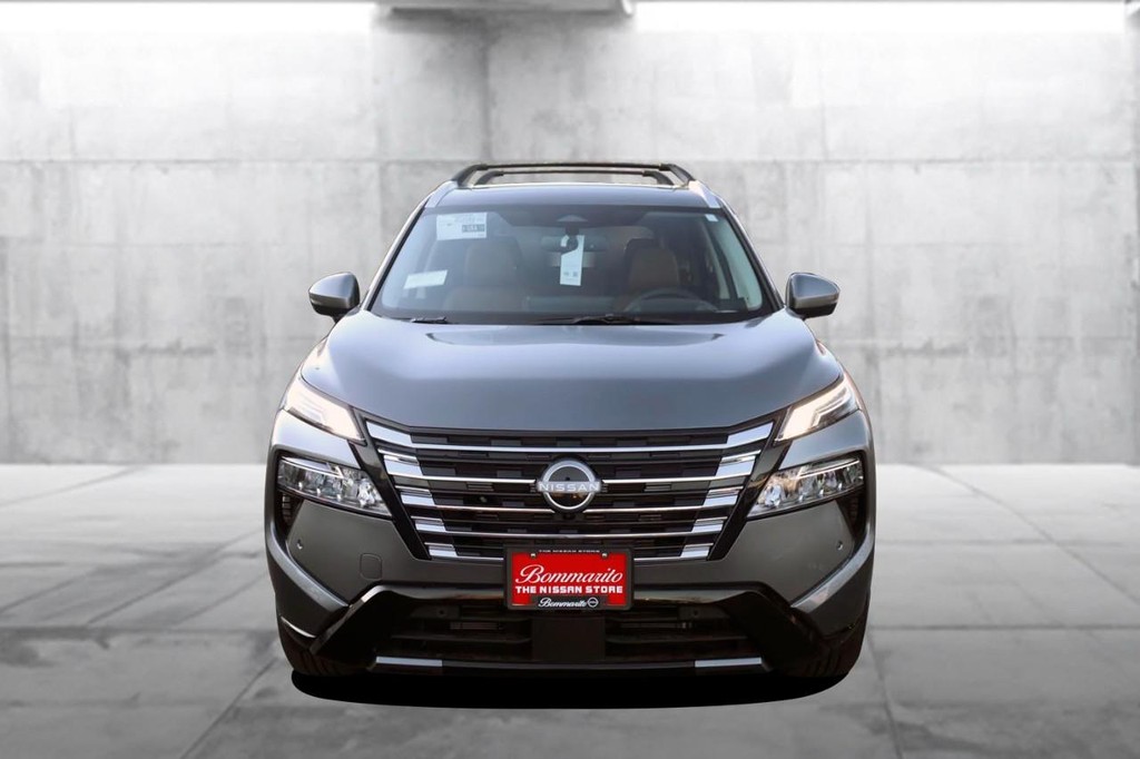 Nissan Rogue Vehicle Image 04