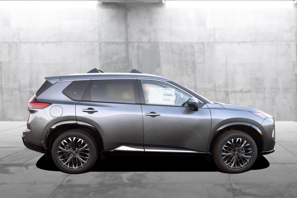 Nissan Rogue Vehicle Image 05