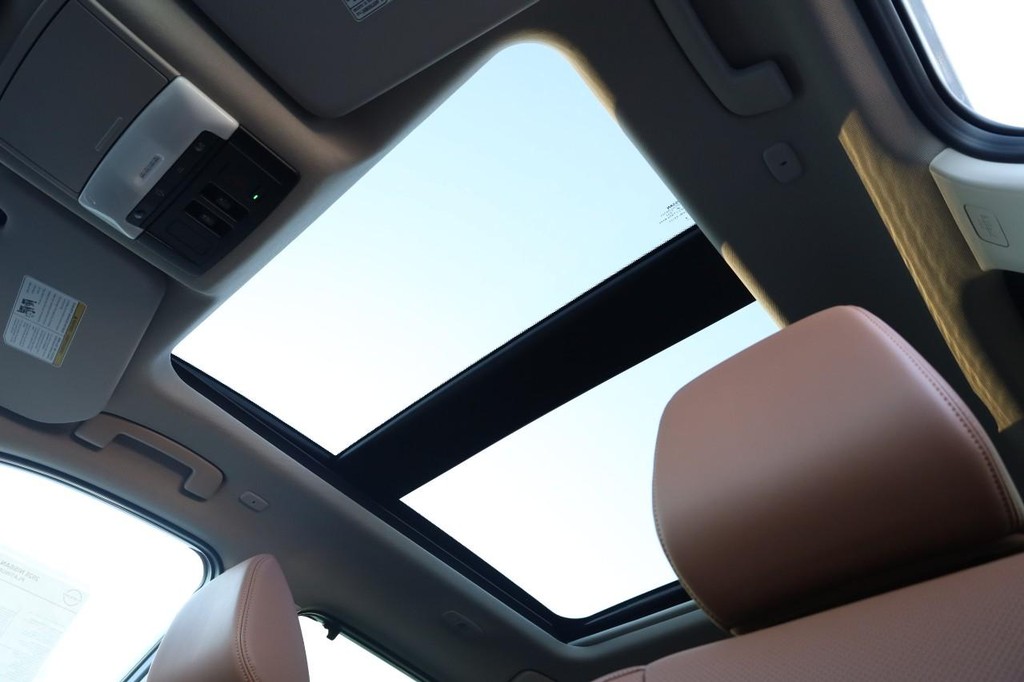 Nissan Rogue Vehicle Image 08