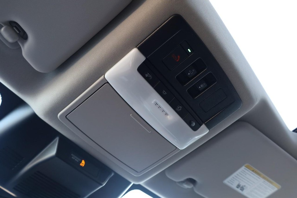 Nissan Rogue Vehicle Image 19