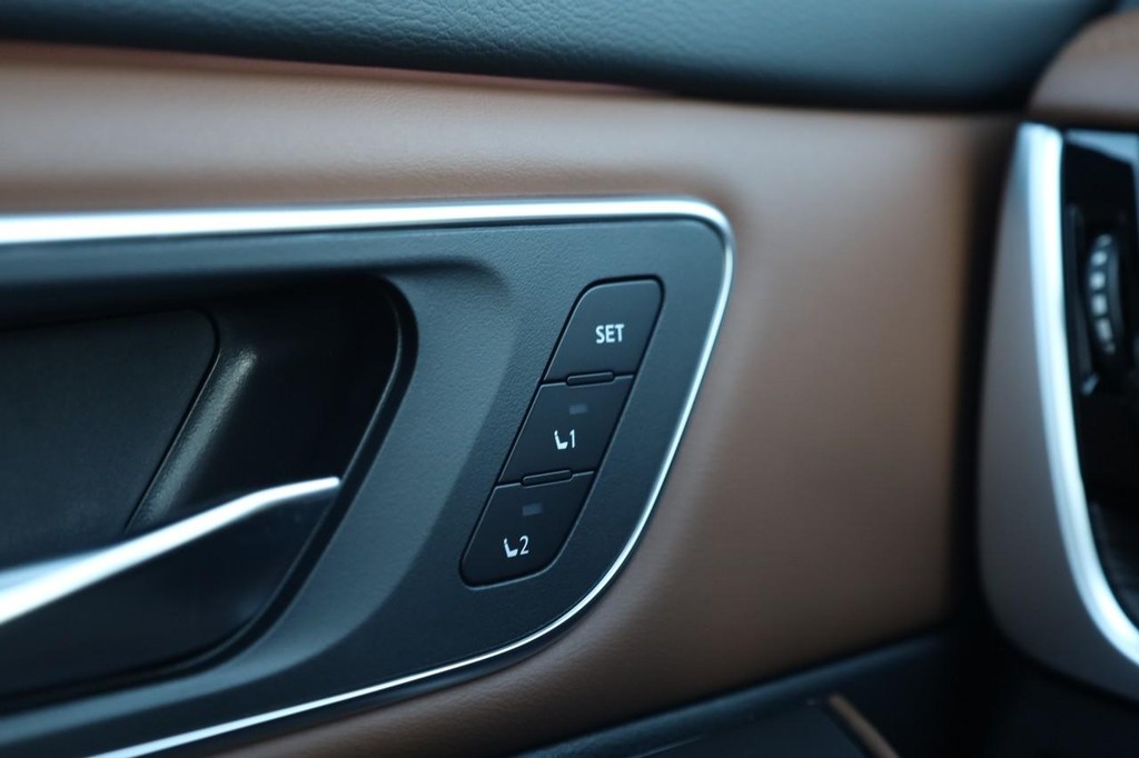 Nissan Rogue Vehicle Image 21