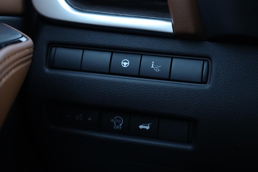 Nissan Rogue Vehicle Image 22
