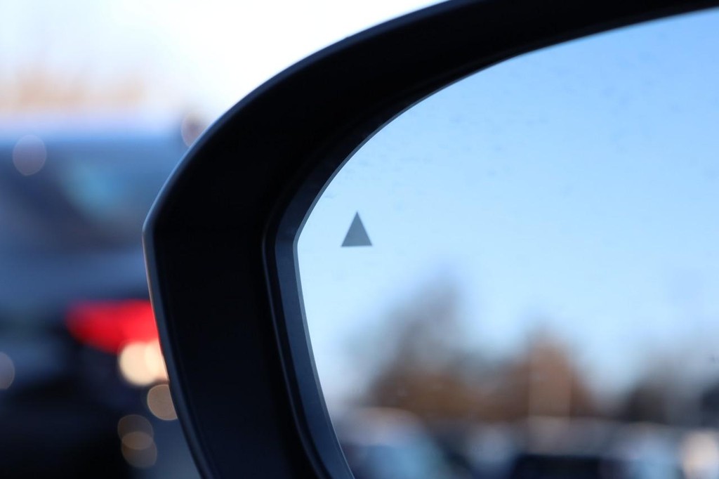 Nissan Rogue Vehicle Image 23