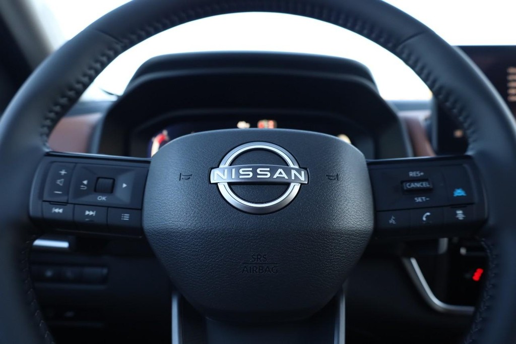 Nissan Rogue Vehicle Image 11