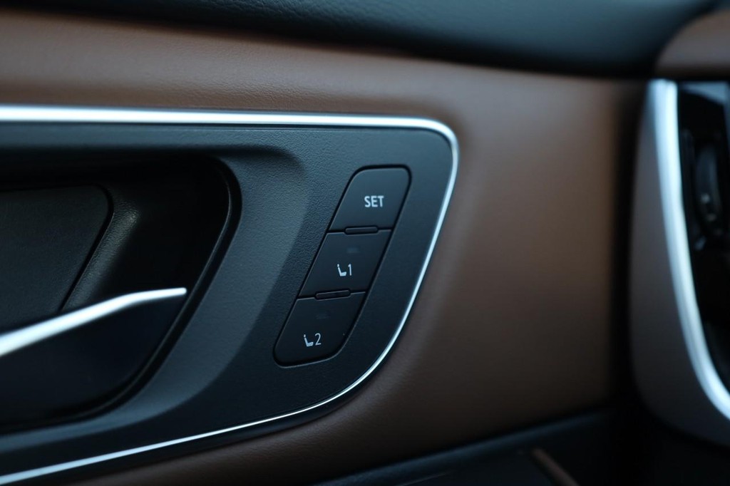 Nissan Rogue Vehicle Image 21