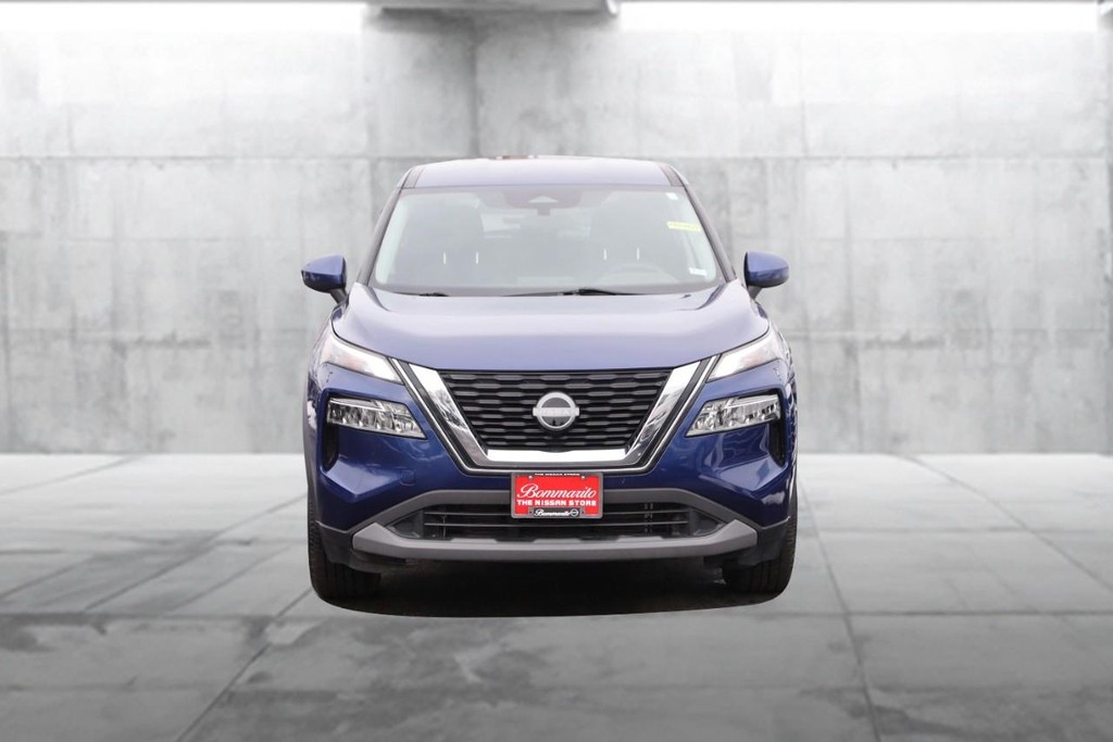 Nissan Rogue Vehicle Image 04