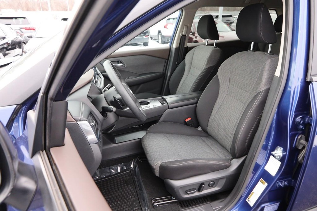 Nissan Rogue Vehicle Image 08