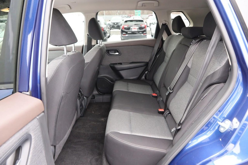 Nissan Rogue Vehicle Image 09