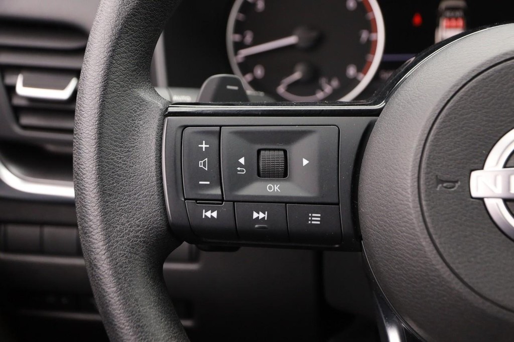 Nissan Rogue Vehicle Image 11